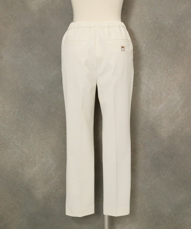 撥水ベーシックテーパードパンツ後（ホワイト）