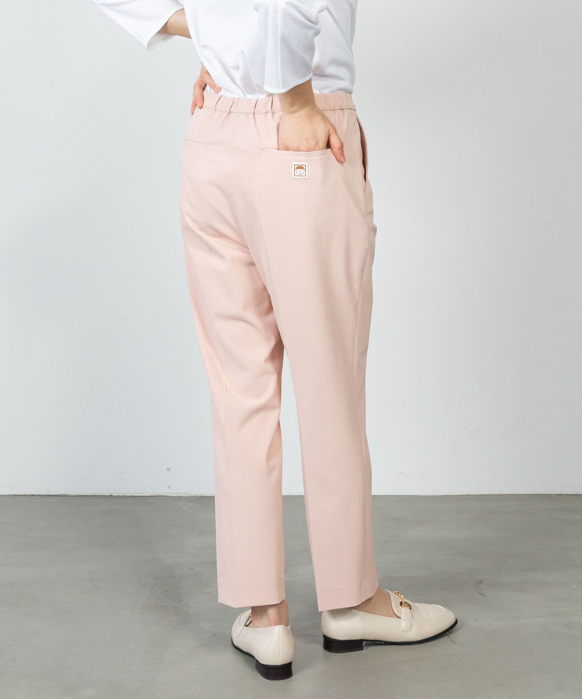 モデル着用画像（ライトオレンジ）