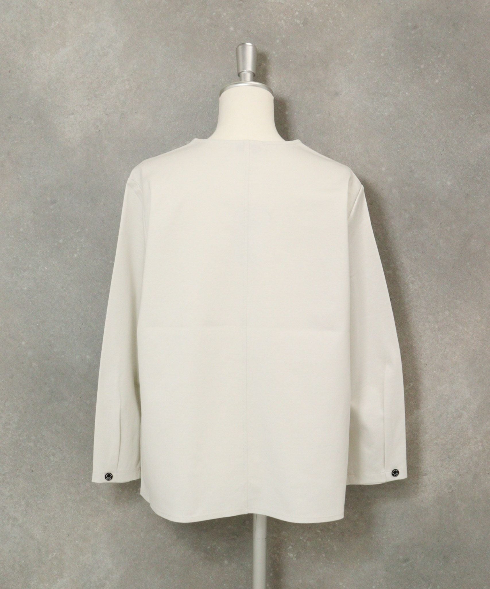 コットン100％UV冷感ポンチプルオーバー(ライトグレー)後ろ