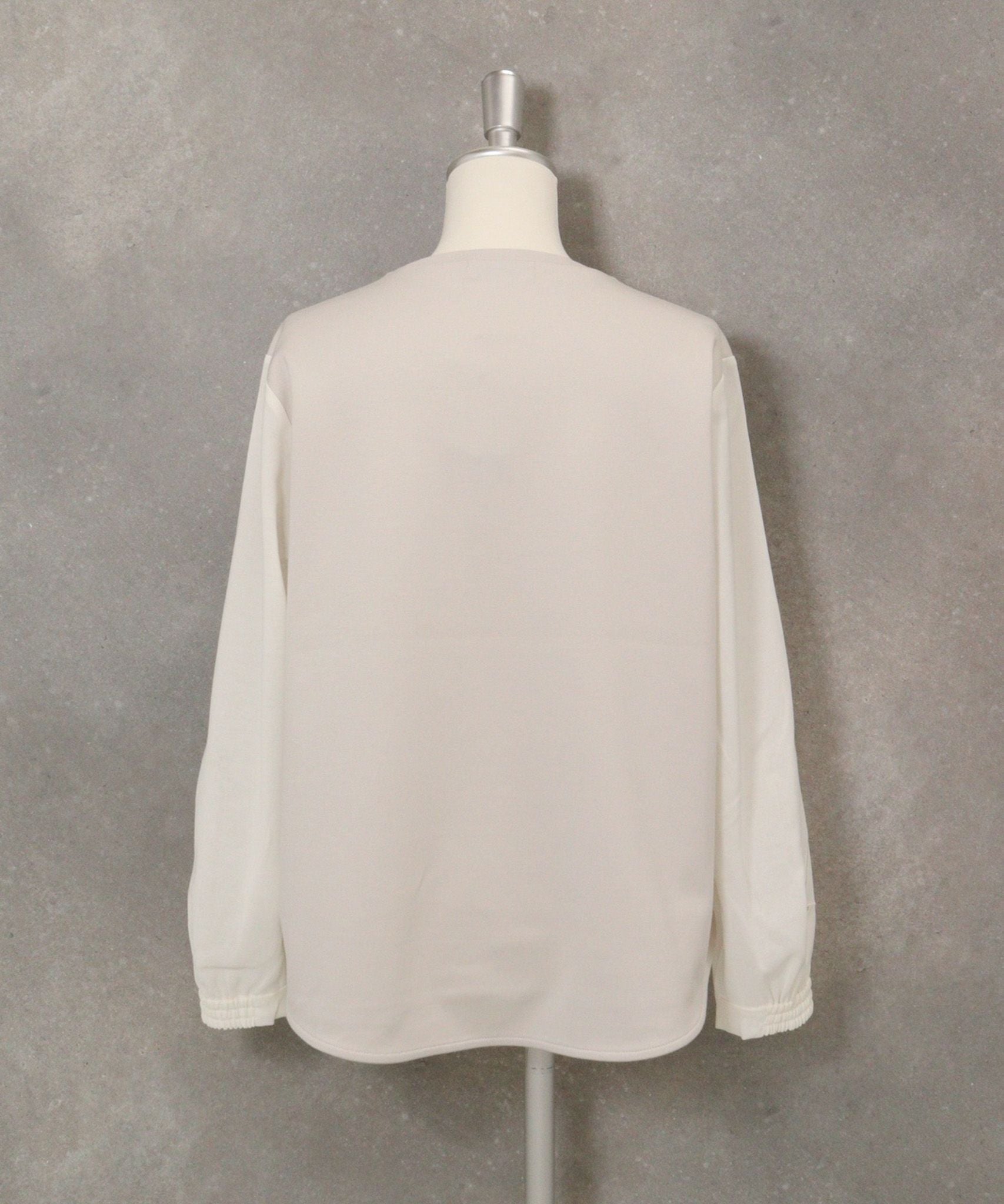 袖切替ポンチプルオーバー(ベージュ)後ろ