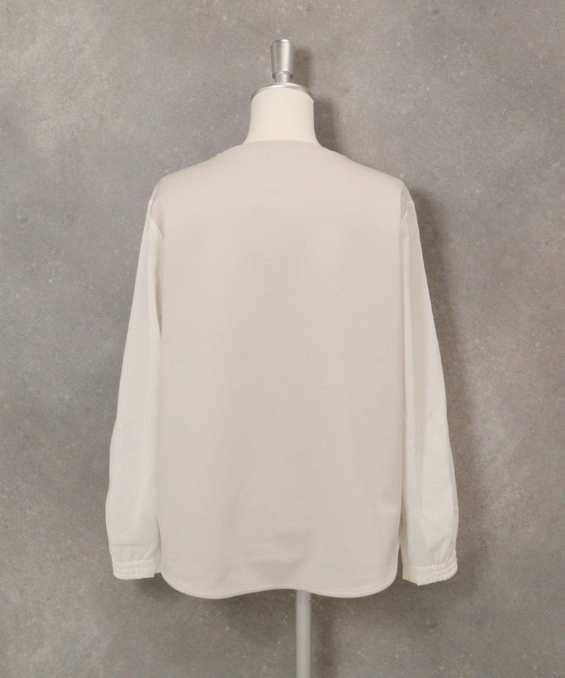 袖切替ポンチプルオーバー(ベージュ)後ろ