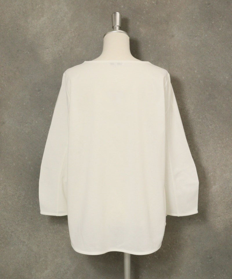 UV冷感タック袖プルオーバー後（ホワイト）