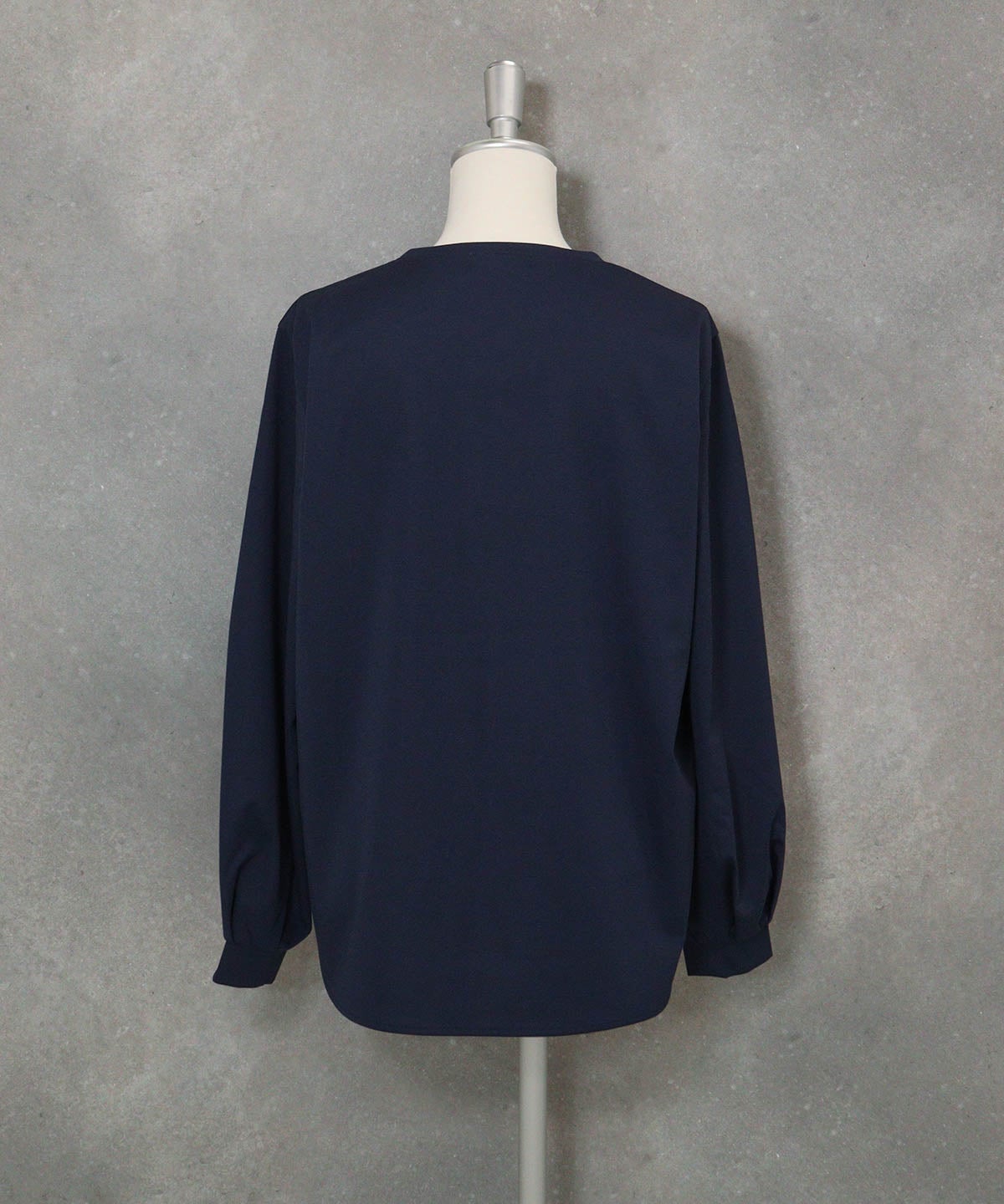 UV冷感ジャージープルオーバー(ネイビー)後ろ