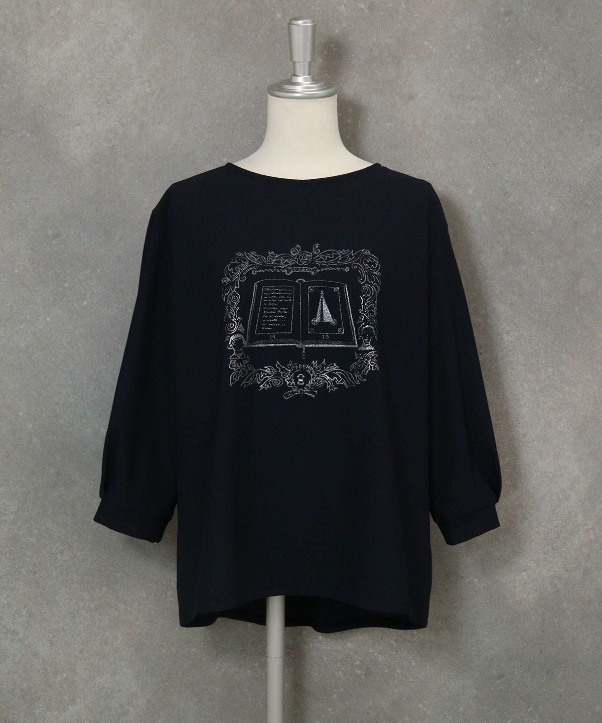  BOOKイラストUV冷感プルオーバー(ネイビー)前