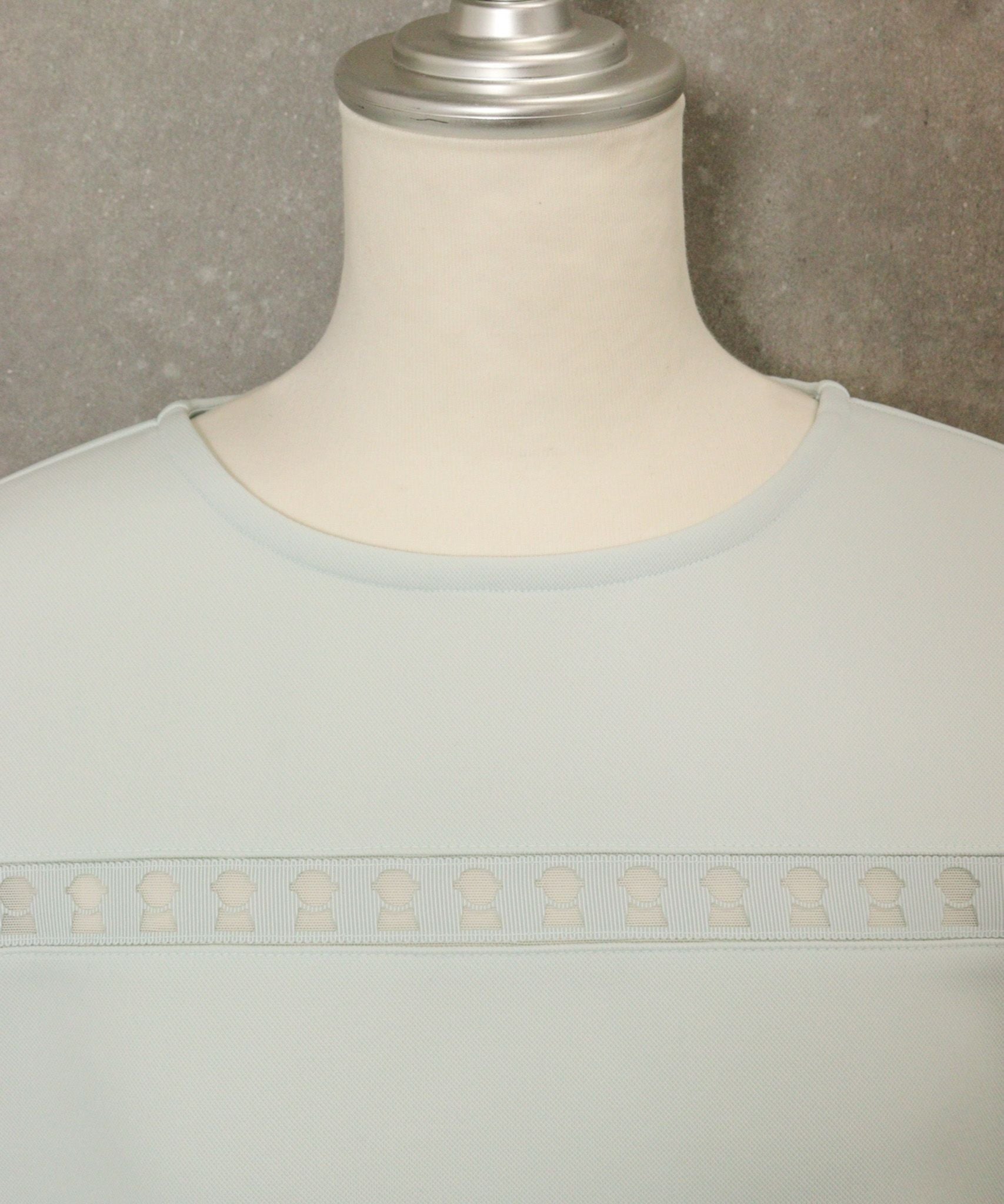 首元（ライトブルー）