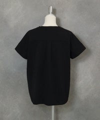 ビーズ刺繍UV冷感プルオーバー(ブラック)後ろ