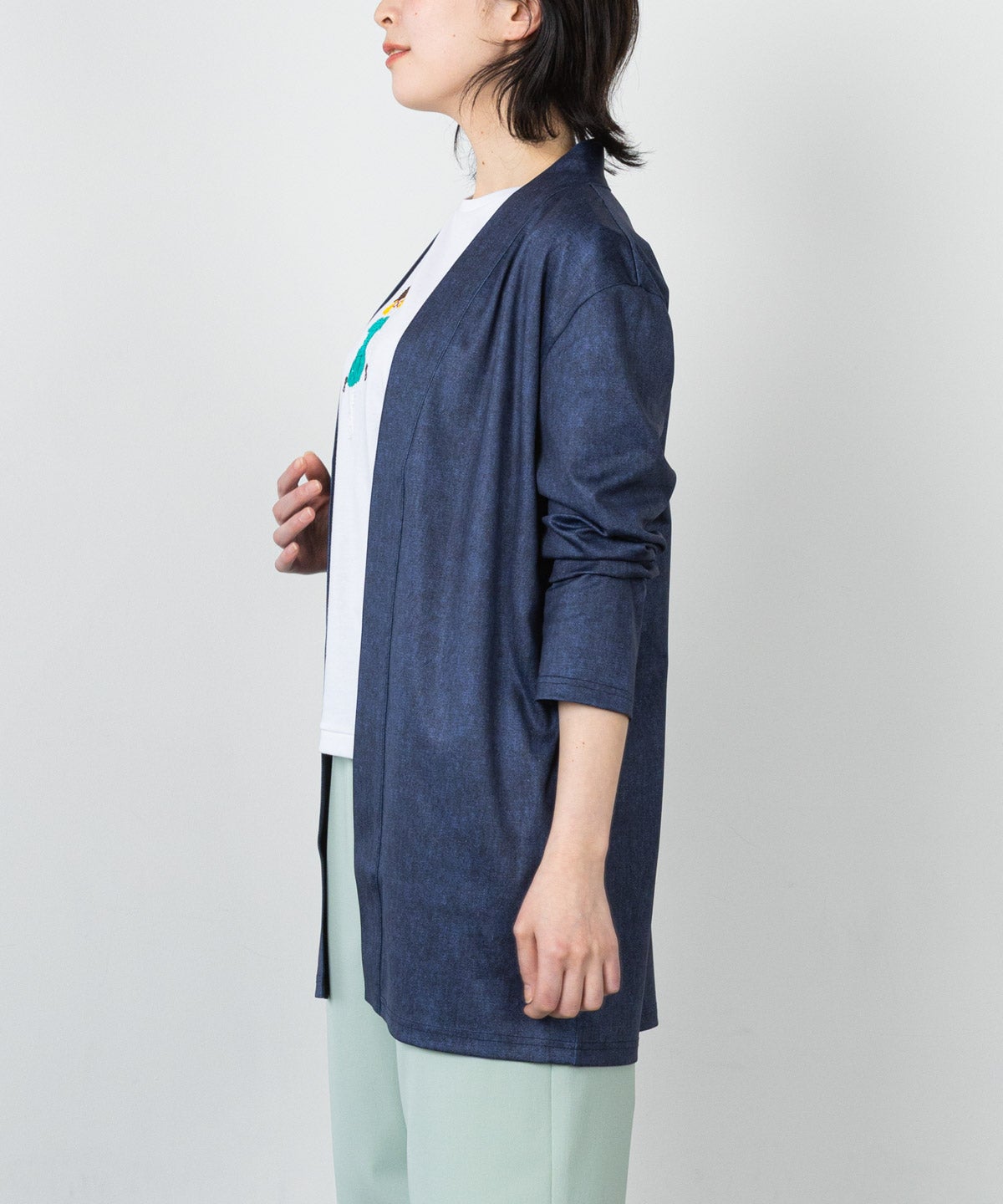 モデル着用画像（ネイビー）