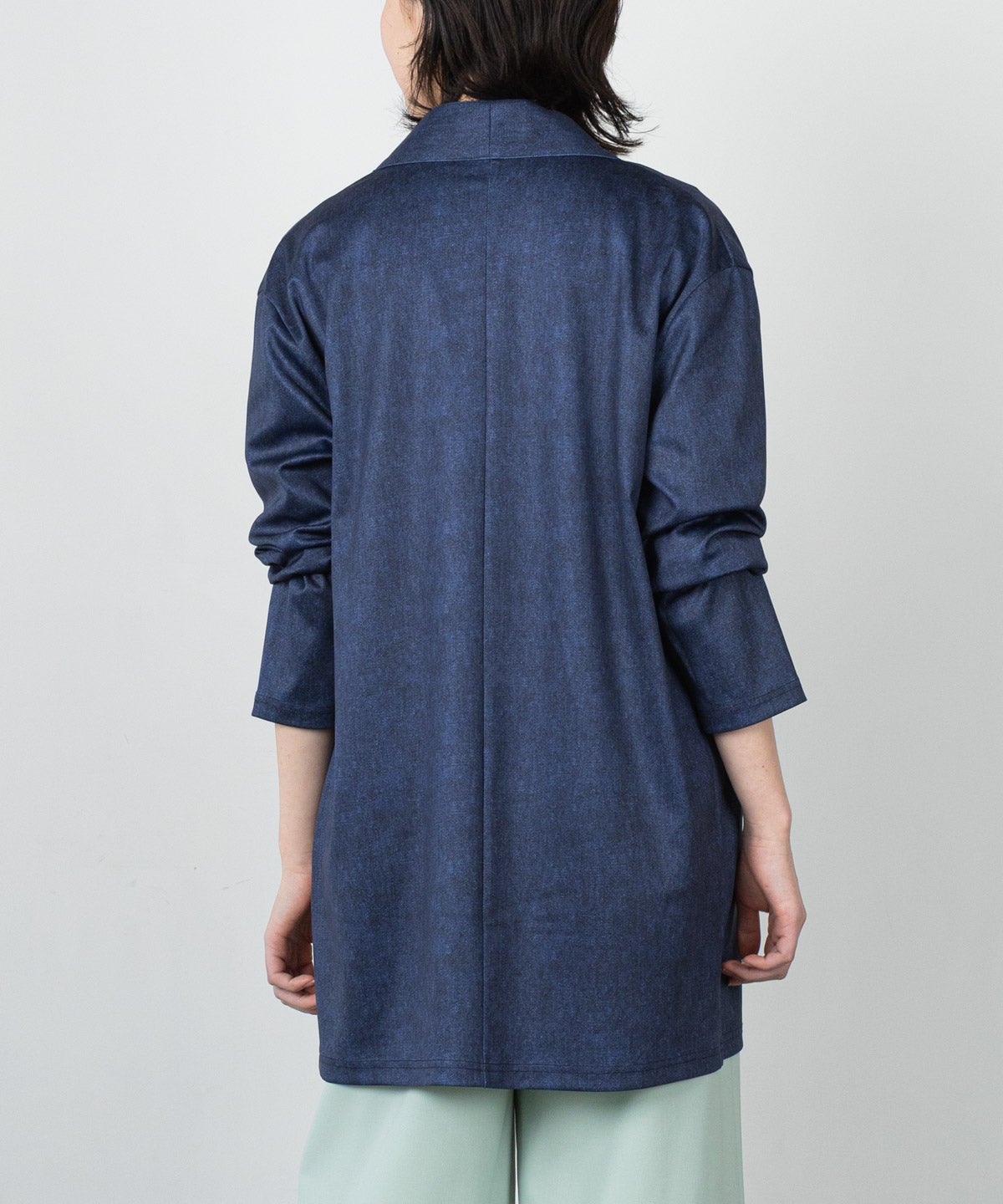 モデル着用画像（ネイビー）