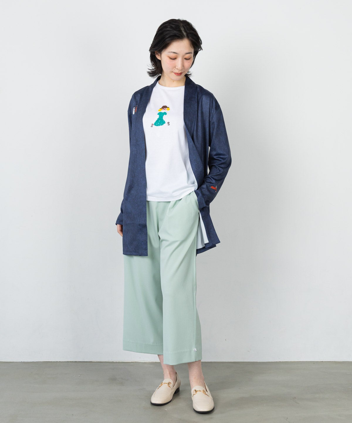 モデル着用画像（ネイビー）