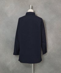 ポイント刺繍撥水ミドル丈シャツ(ネイビー)後ろ