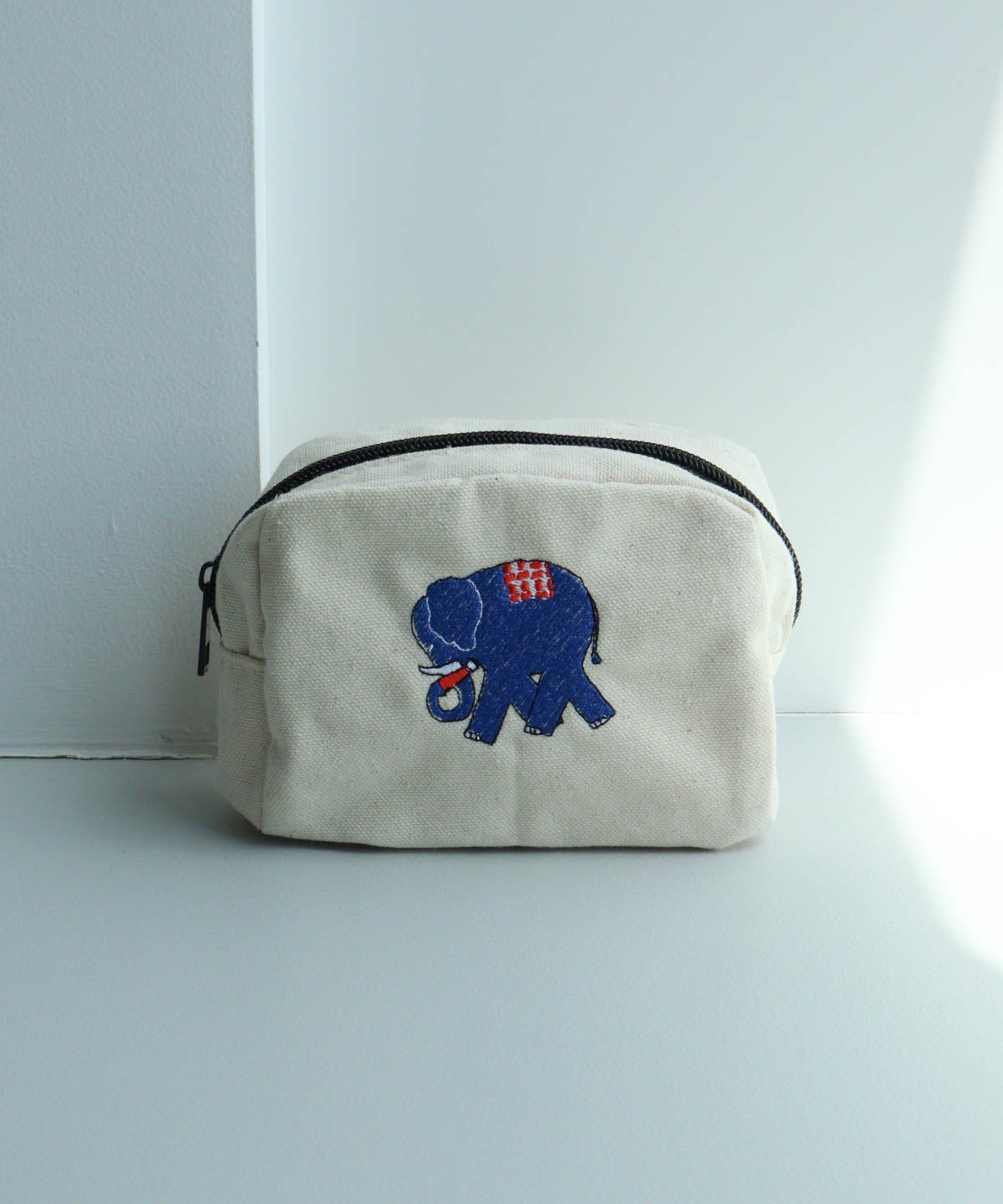 刺繍ポーチ（ゾウ/ブルー）