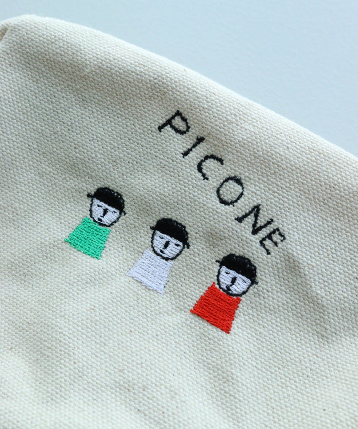 後ろ刺繍アップ