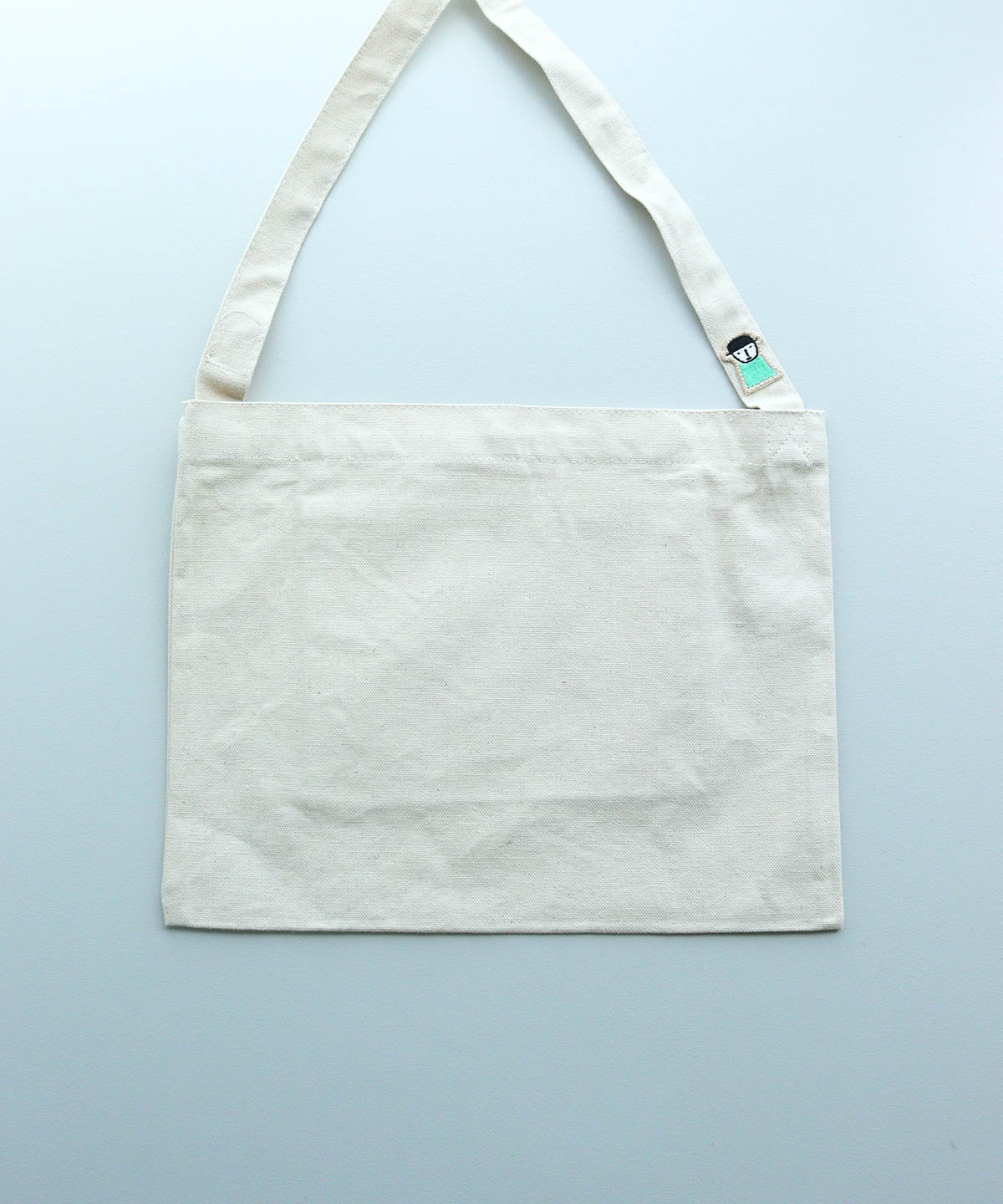 刺繍サコッシュ（ランドリー）後ろ