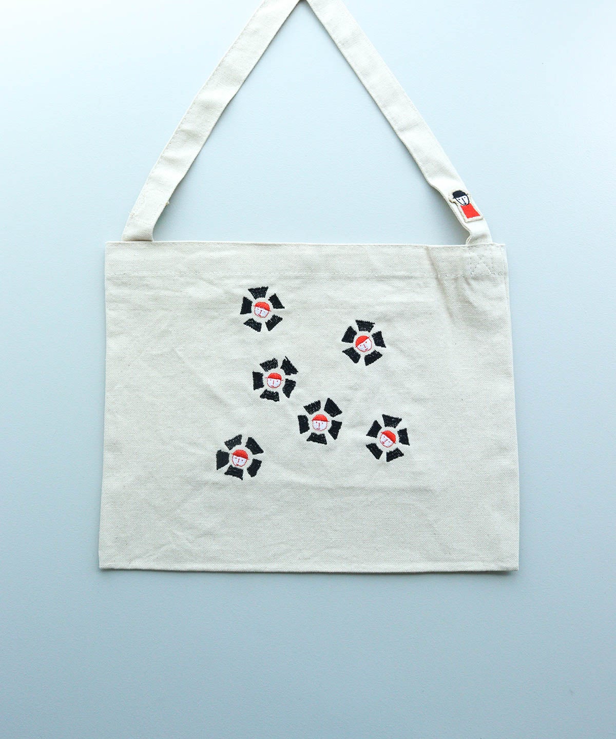 刺繍サコッシュ（フラワー/ブラック）