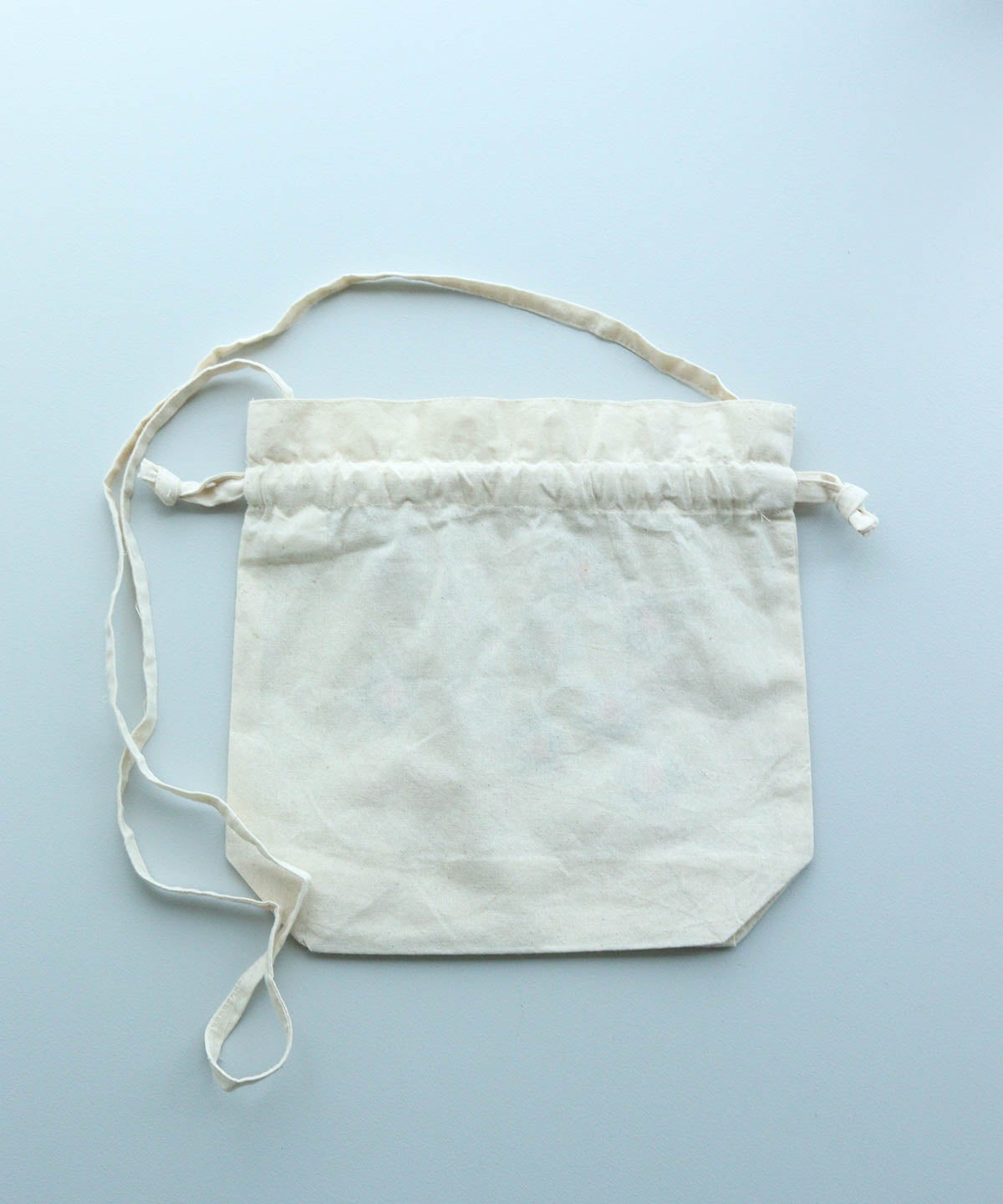 刺繍巾着ショルダーバッグ（マルチ）後ろ