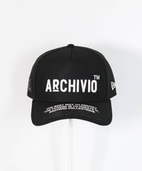刺繍キャップ (NEW ERA®コラボ)（ブラック）前