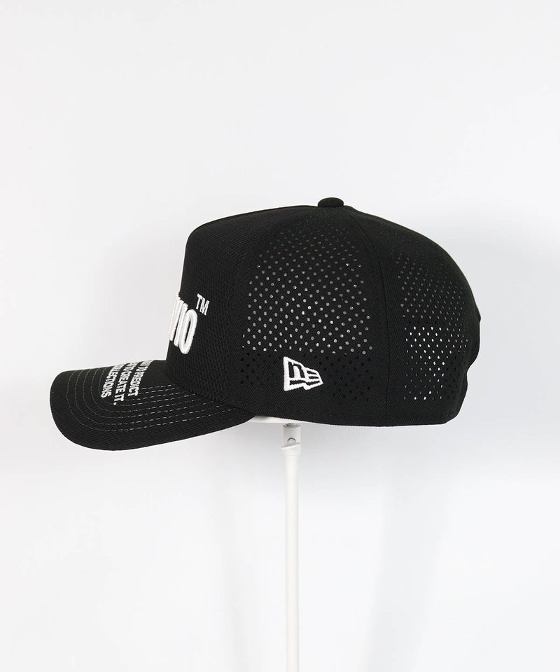刺繍キャップ (NEW ERA®コラボ)（ブラック）左横