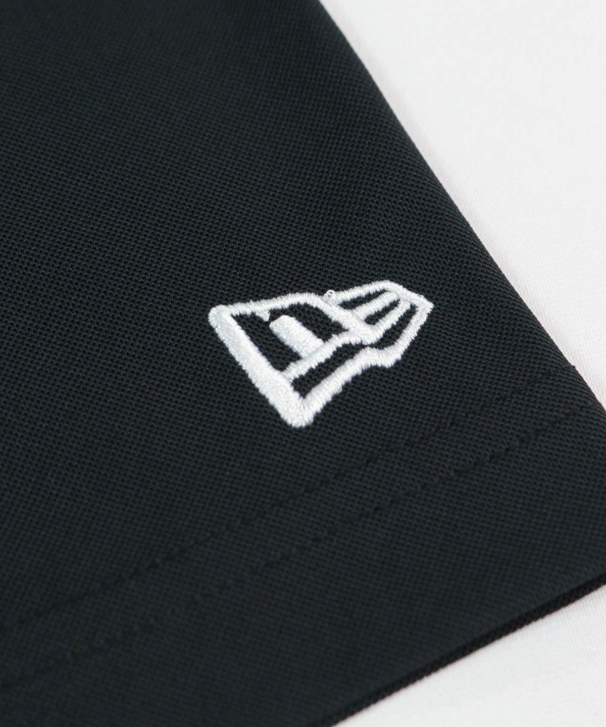 左袖口刺繍アップ（ブラック）