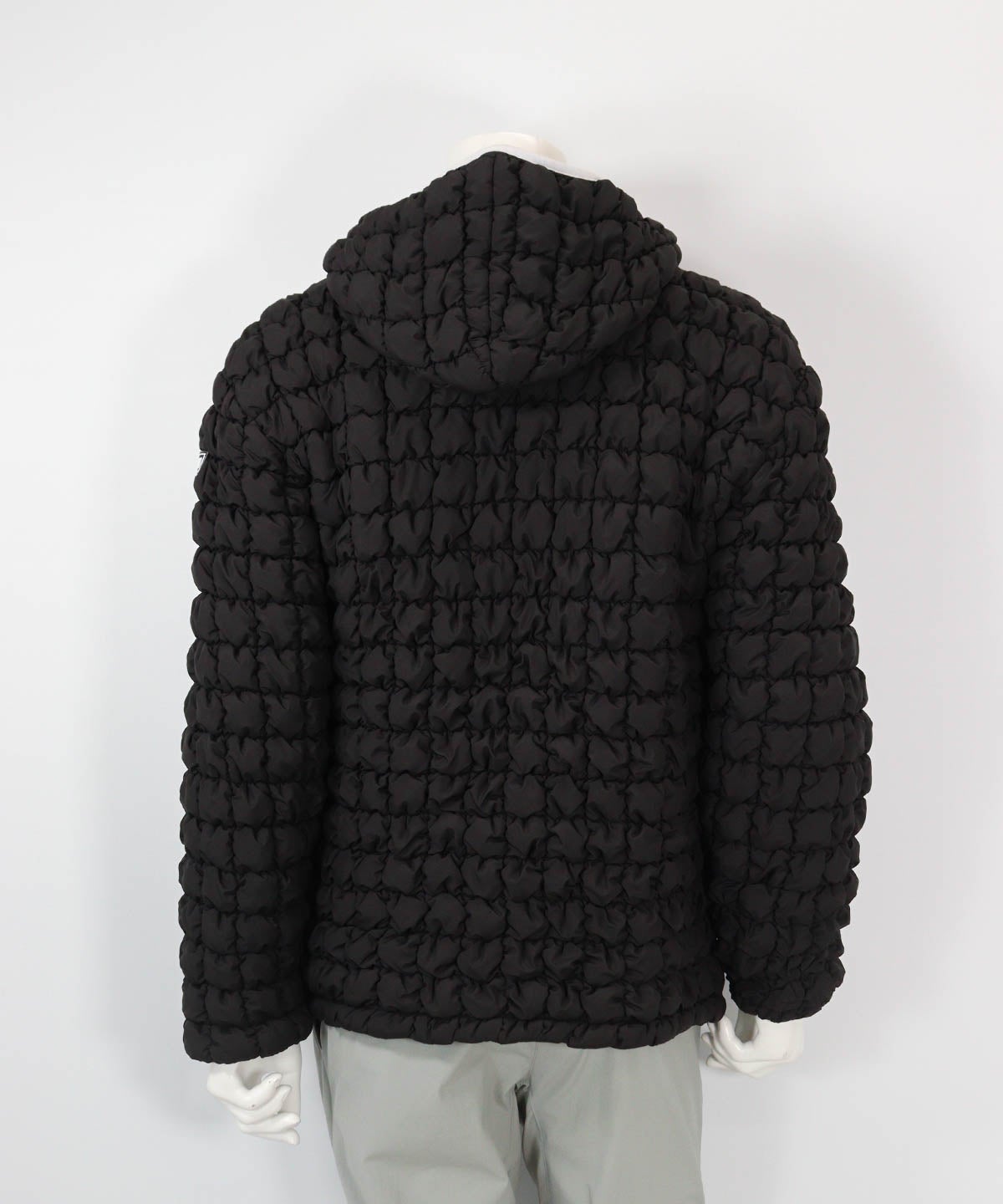 【UNISEX】ギャザーキルト保温ブルゾン（ブラック）後ろ
