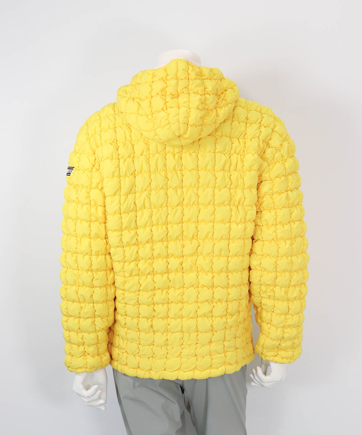【UNISEX】ギャザーキルト保温ブルゾン（イエロー）後ろ