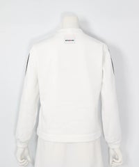 立体刺繍裏起毛プルオーバー（ホワイト×ブラック）後ろ