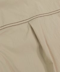 タック部分（ベージュ）