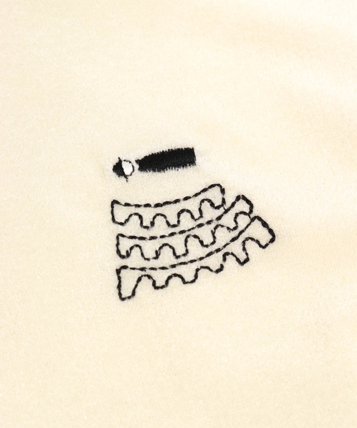 刺繍部分（ベージュ）