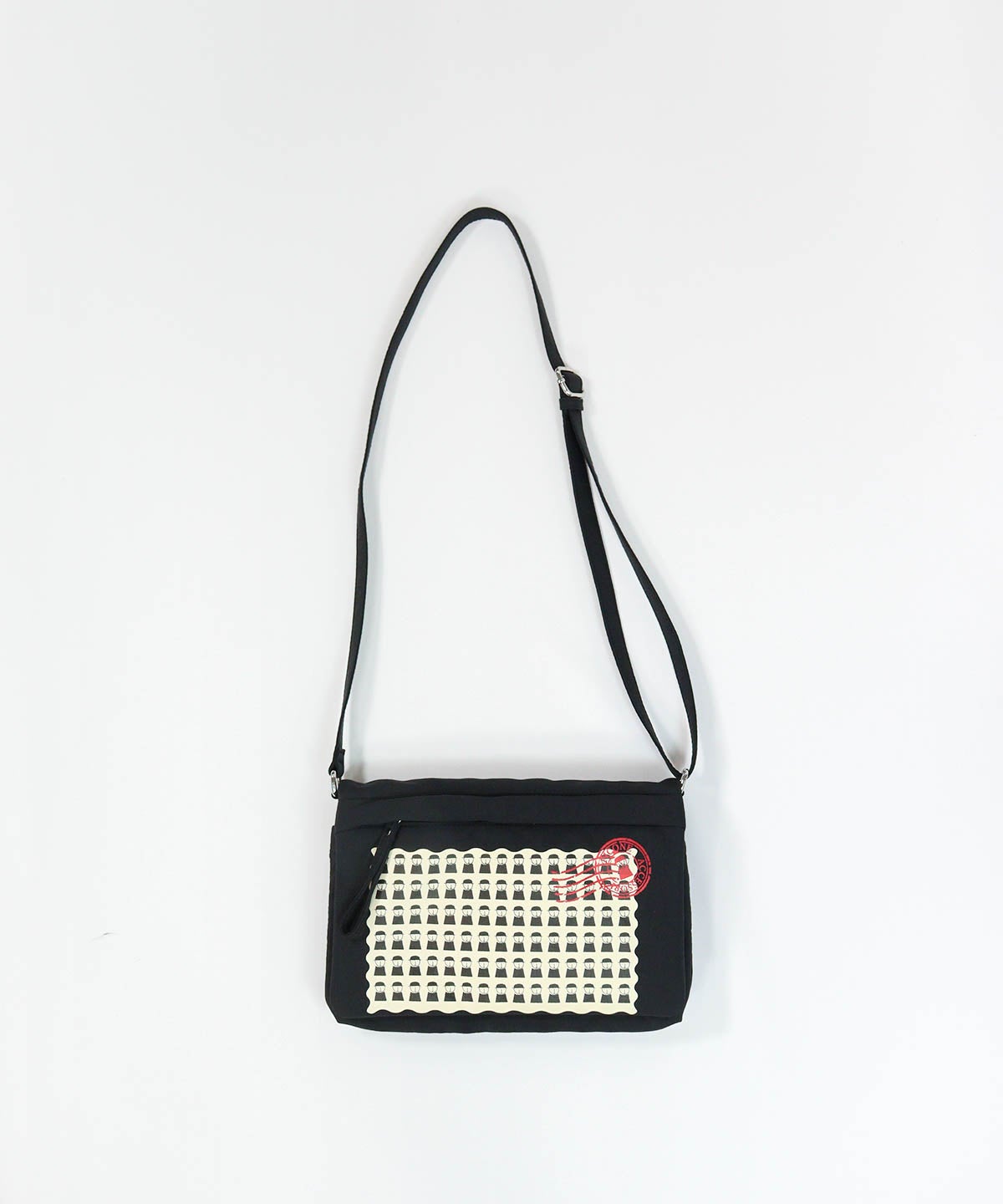 マルチポケット見開きショルダーバック後（ブラック×ホワイト）