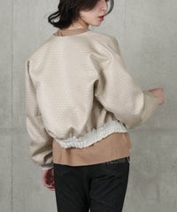 モデル着用画像（ベージュ）