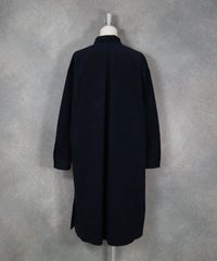 コーデュロイロング丈シャツ（ネイビー）後ろ