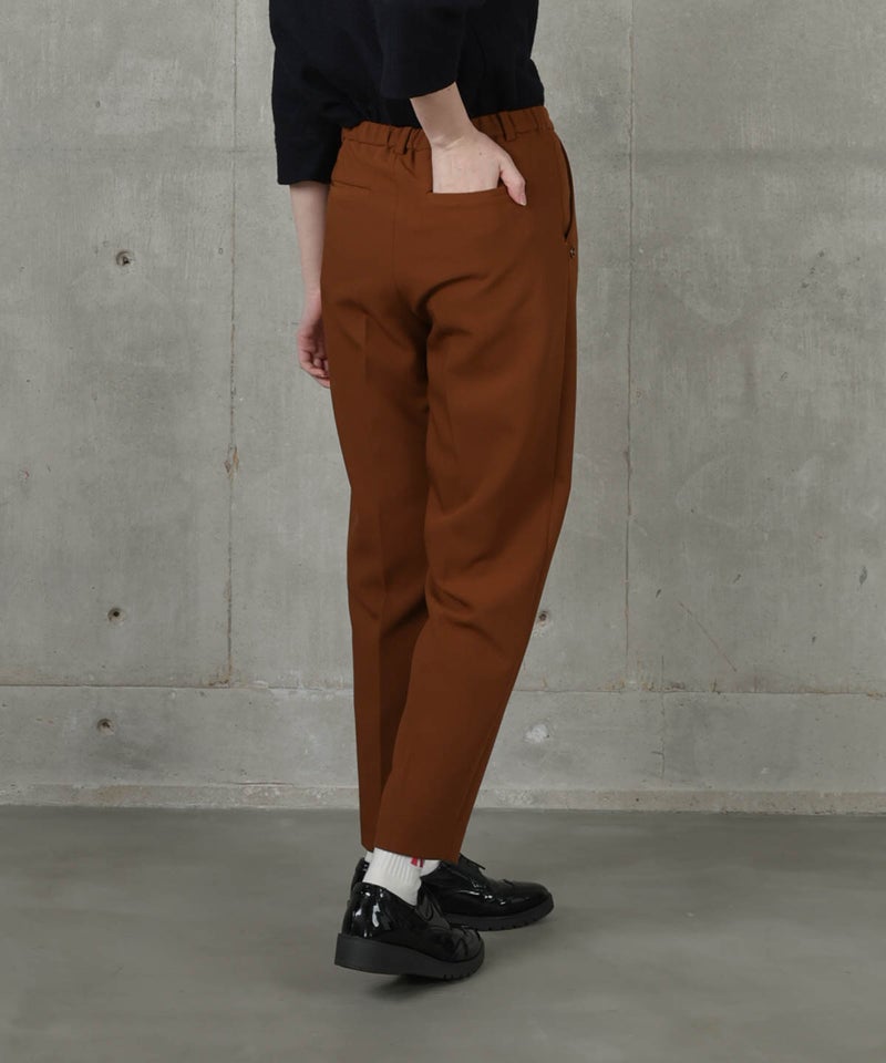モデル着用画像（ブラウン）