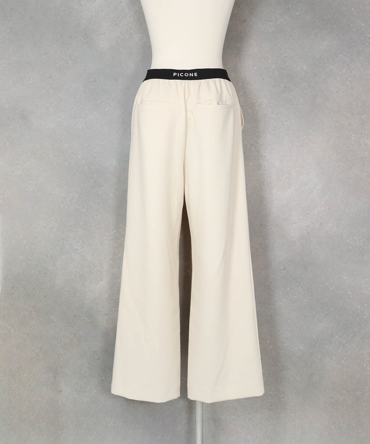ウエストロゴUV冷感パンツ後（ホワイト）