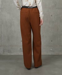 モデル着用画像（ブラウン）