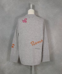 カシミヤ100％ロゴデザインニット（ライトグレー）レッド
