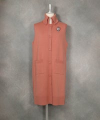 ブローチ付ロングニットベスト（オレンジ）フロント