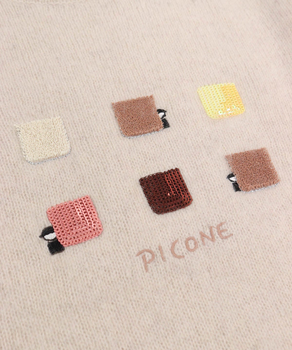 刺繍部分（ベージュ）