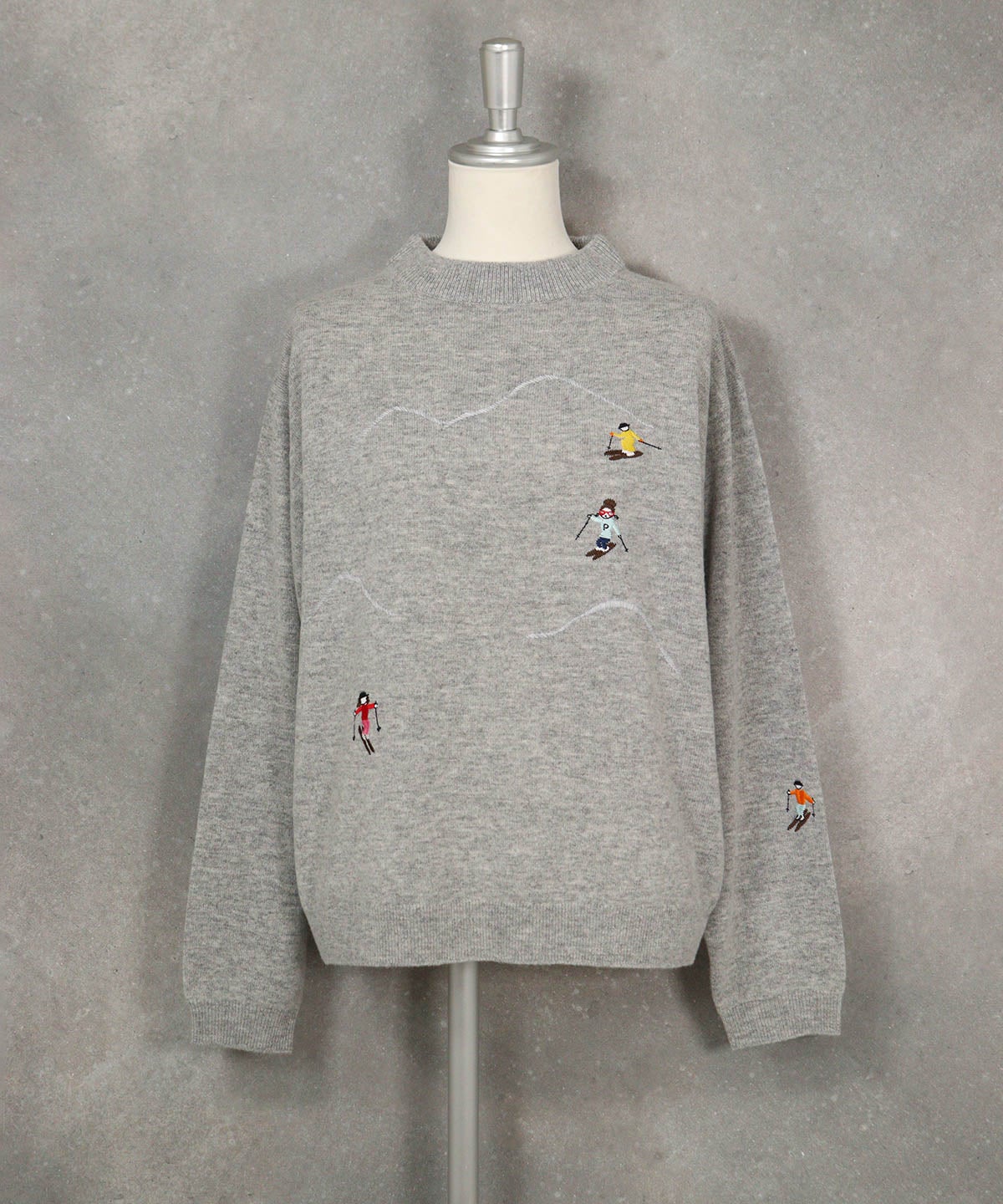 スキーピコ刺繍ニット（ライトグレー）前