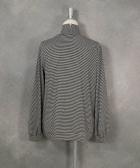 チュール刺繍発熱プルオーバー（ブラック×ホワイト）バック