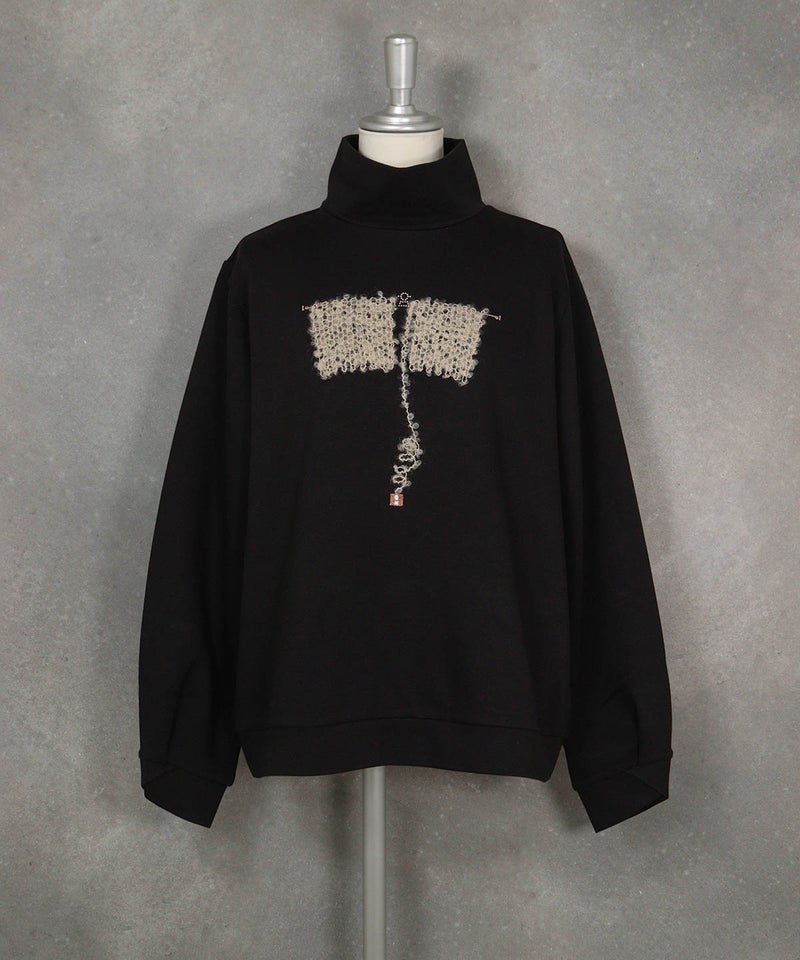 保温発熱刺繍ハイネックプルオーバー（ブラック）フロント