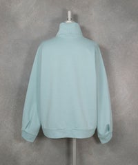 保温発熱刺繍ハイネックプルオーバー（ライトブルー）バック