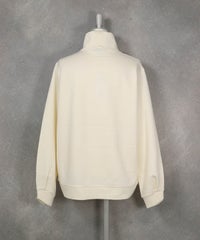 保温発熱刺繍ハイネックプルオーバー（ホワイト）バック