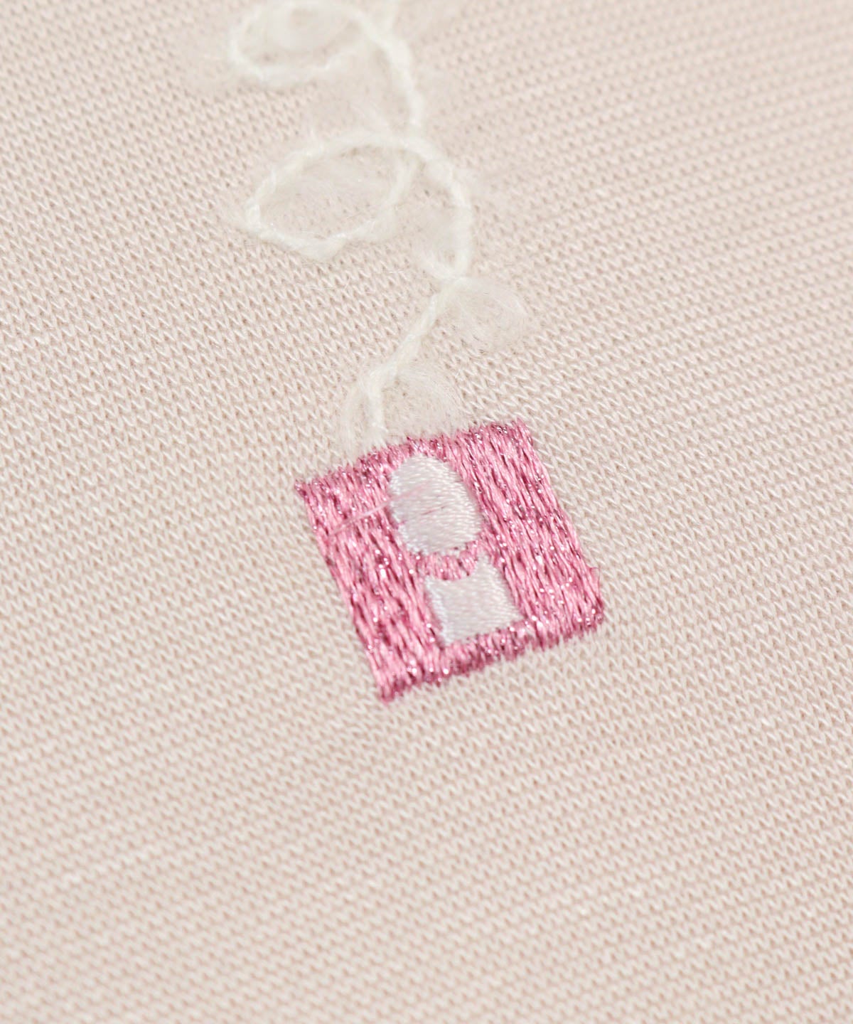 刺繍部分アップ（ベージュ）