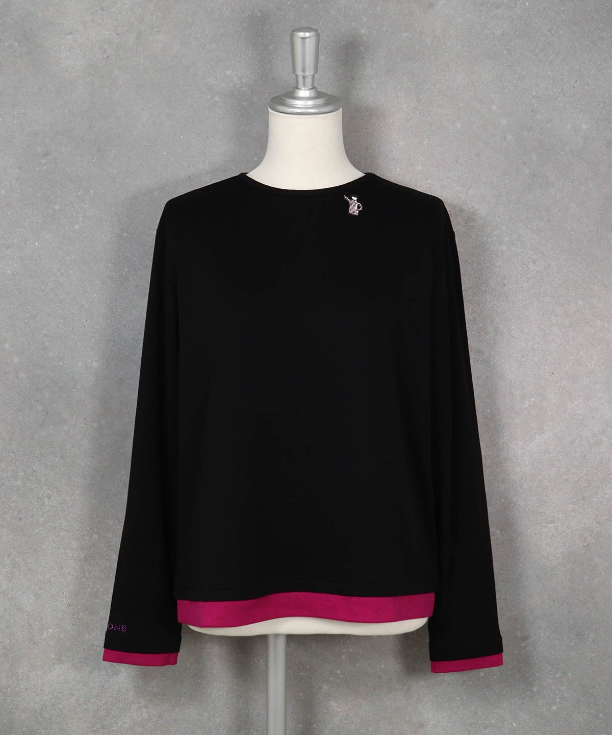 ワッペン付きバイカラープルオーバー（ブラック）