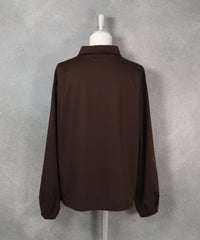 袖刺繍ブラウス（ブラウン）後ろ