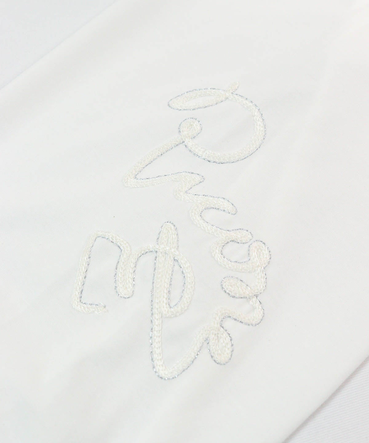 袖刺繍アップ（ホワイト）