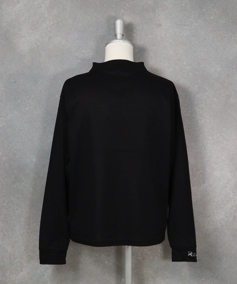 ビーズ刺繍冷感ボトルネックプルオーバー（ブラック）後ろ
