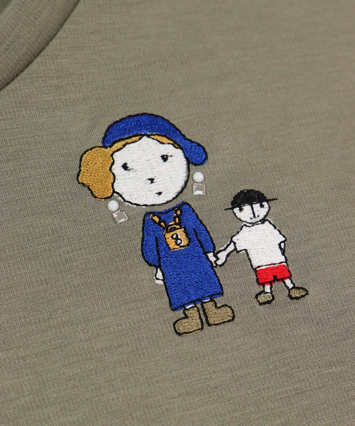 デザイン部分（カーキ）