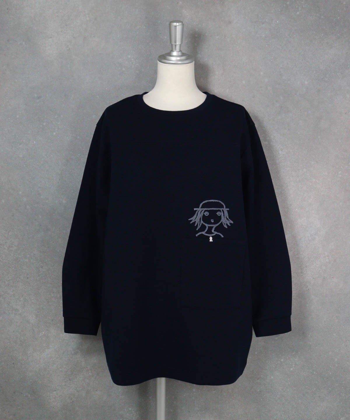 ソフトダンボール立体刺繍チュニック（ネイビー）前