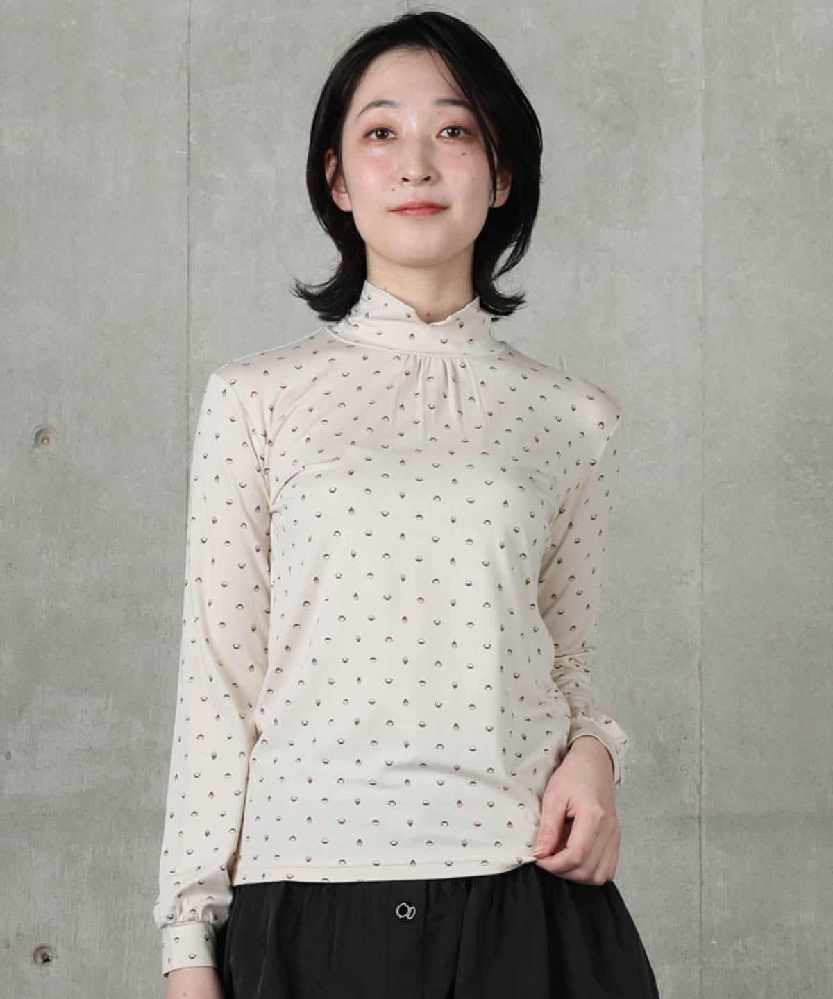 モデル着用画像（ベージュ）