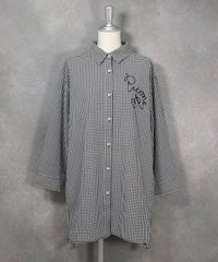 ギンガム柄七分袖刺繍ブラウス(ブラック）前